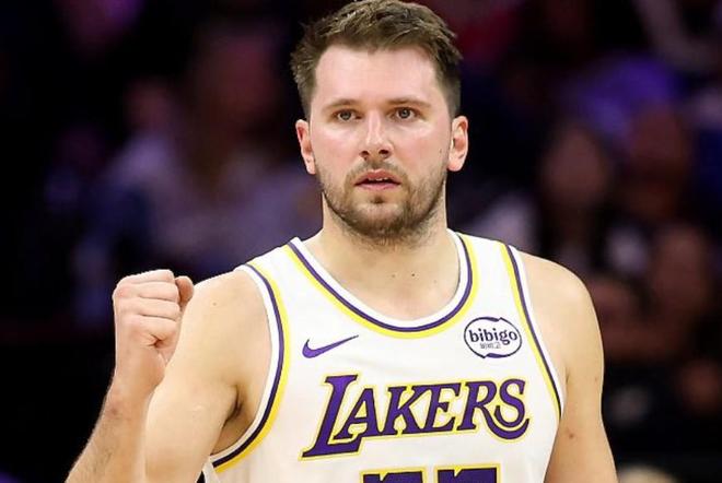 里程碑刷屏，东契奇42分12助0失误，15000分里程碑+单月600分