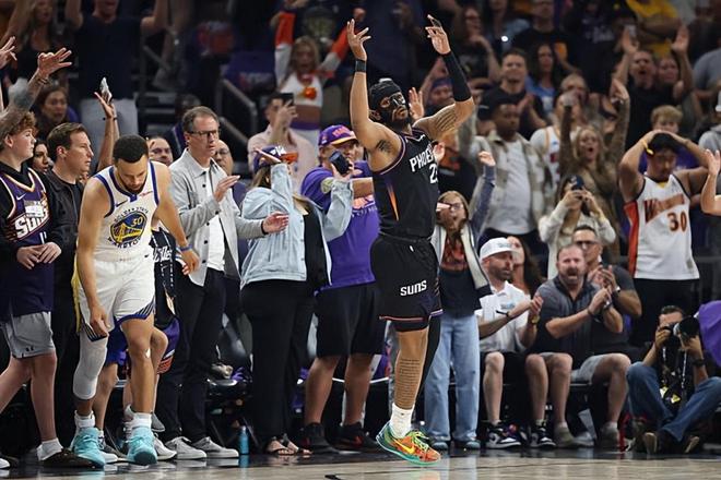 不仅防住了库里，太阳后场大闸还展现出了超强的外线投射能力？