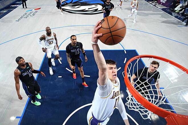 东契奇和里夫斯都伤了！湖人竟然还让他先发并且让他出场这么久？