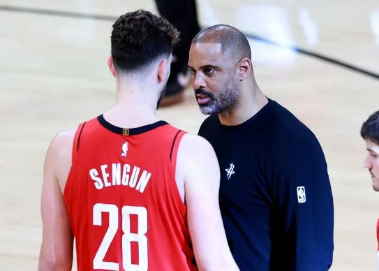 乌度卡：杜兰特被包夹带来了机会，但申京连续两场打得太犹豫