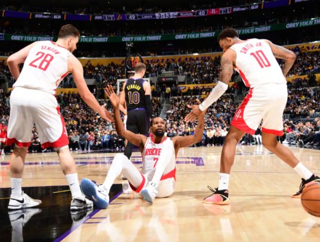 湖人新三巨头又发威！杜兰特复出也不行，火箭0比2落后