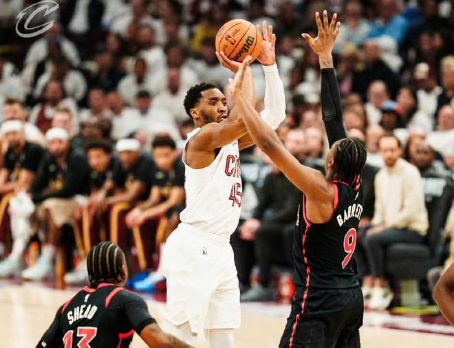 3-2！骑士赢下天王山，哈登23分迎里程碑，施罗德奇兵米切尔19分