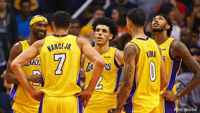 揭秘湖人最黑暗时期，珍妮・巴斯为何强硬否决弟弟的摆烂策略！