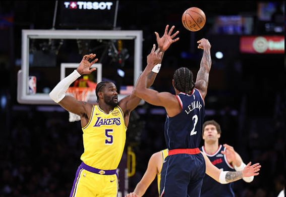 快船拼到弹尽粮绝背靠背憾负湖人！连损科林斯小卡+马瑟林6犯离场