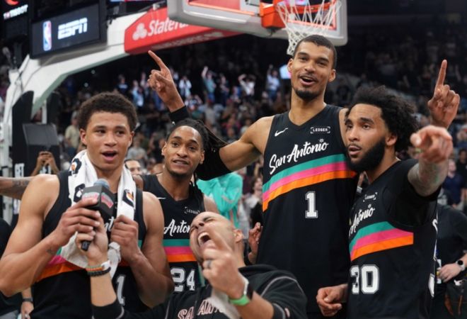 15胜1负，14胜3负，都拦不住了！本赛季最有冠军相的两支球队诞生