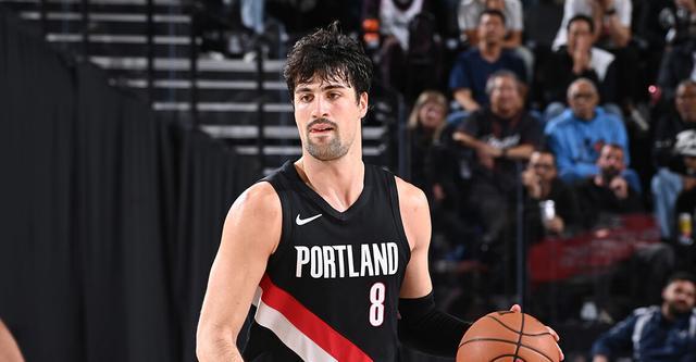 霍勒迪30+6阿夫迪亚28+11+8 开拓者客场战胜快船