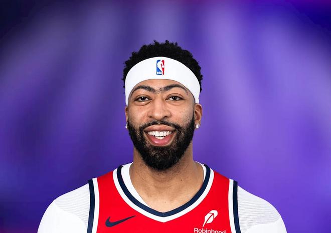 浓眉哥谈留队：合同在身，我爱钱