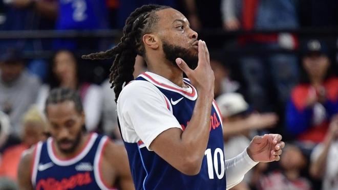 加兰在快船生涯的开局表现令人印象深刻,甚至连伦纳德也为之折服