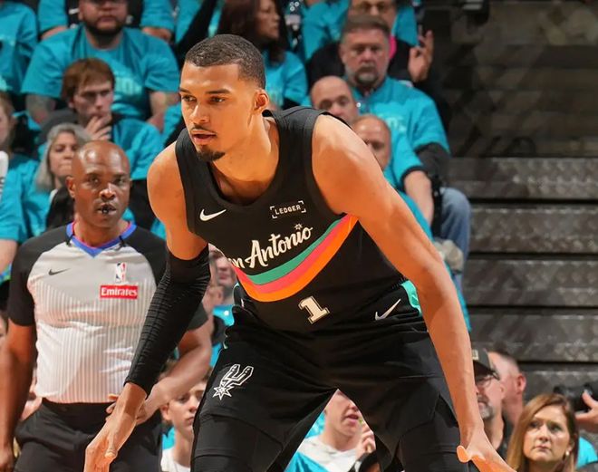 1-0！马刺轻取开拓者，文班亚马35分破纪录，杨瀚森登场1分钟