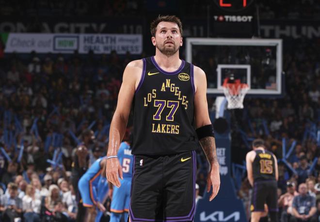 ESPN：东契奇左腿筋受伤，将在当地时间周五进行核磁共振检查