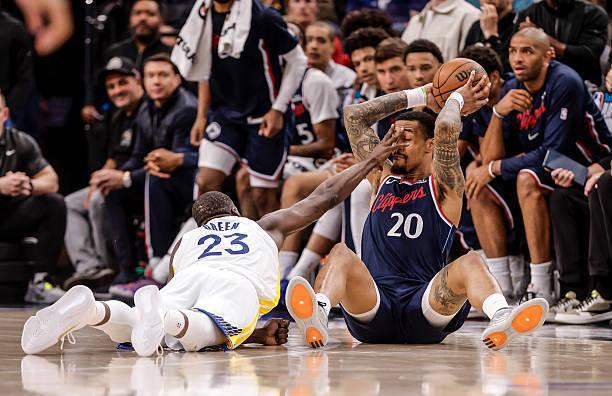 内线被打爆了也不让出场！锋线大将今夏也没必要继续留在快船了？