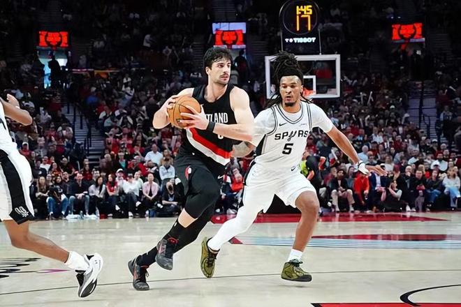 开拓者锋线球星：我们下半场一开始手感不好所以他们打出了小高潮