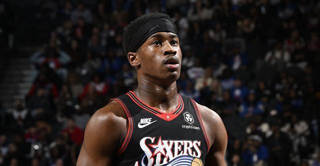 埃奇库姆:媒体报道得好像恩比德不想打球似的 他可是在带伤上阵