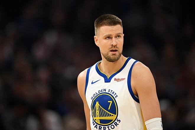 防守端简直是被太阳各种打爆！勇士先发中锋真是毫无职业精神？