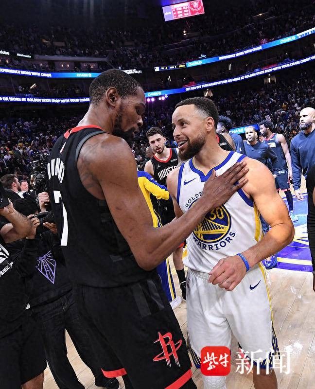 库里时隔65天重返赛场 砍29分末节错失绝杀憾负