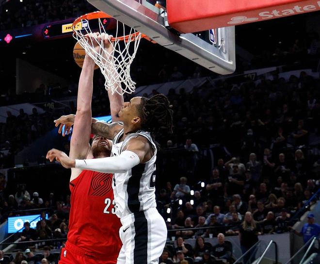 无情的4-1！马刺淘汰开拓者晋级，文班亚马6盖帽，福克斯末节爆发