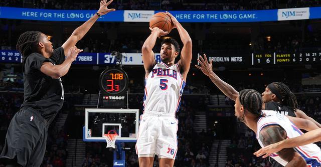 格里姆斯28+8埃奇库姆16+7 76人主场力克篮网