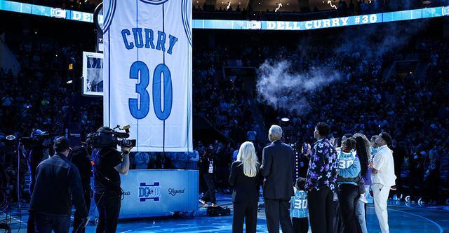 黄蜂退役老库里球衣！库里：这对他意义重大 夏洛特是他的家