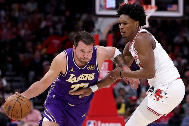 东契奇40+9+10詹姆斯30分 湖人战胜火箭斩获七连胜