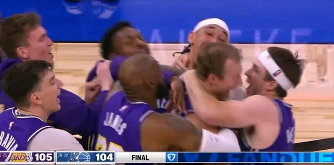 湖人105-104绝杀魔术 球员评价：肯纳德满分，5人及格，3人低迷