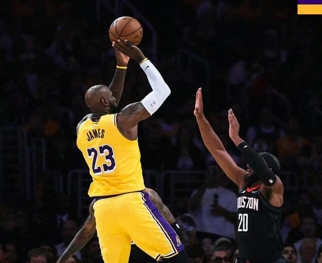 大爆冷！湖人1-0火箭！詹姆斯历史首人，肯纳德27分，申京被高估