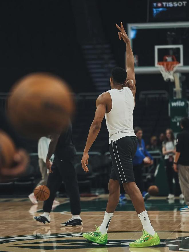 下课不可怕，换个身份继续骂？他们从冠军球队沦为“史上最乱”