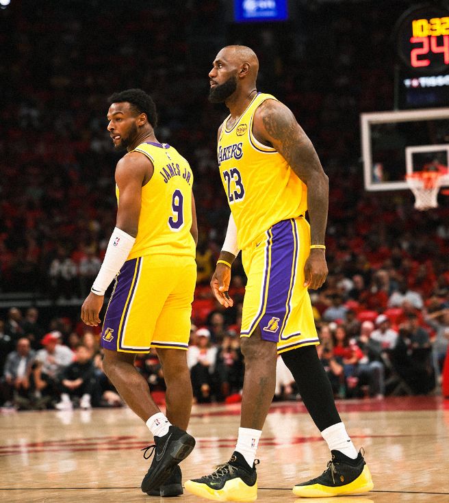 父子连线创历史！詹姆斯29+13+6刷爆联盟纪录，湖人3-0火箭夺赛点