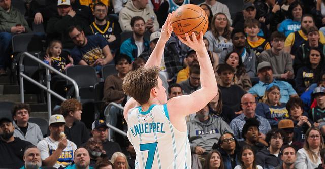 克努佩尔加冕新秀三分王:站在巨人的肩膀上