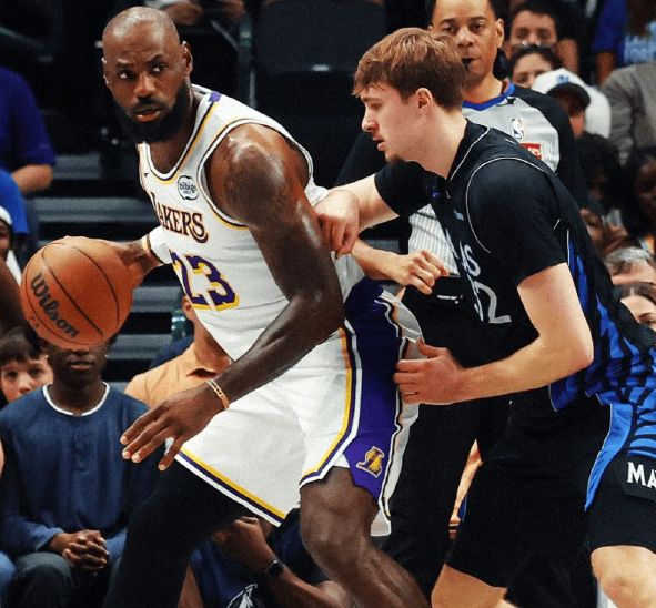 燃尽了！詹姆斯狂砍30分9篮板15助攻，湖人还是难求一胜！