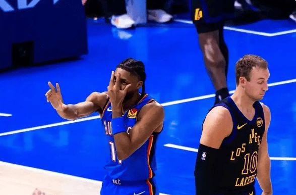 三巨头全废！湖人被雷霆四杀狂输117分，艾顿遭主帅公开羞辱