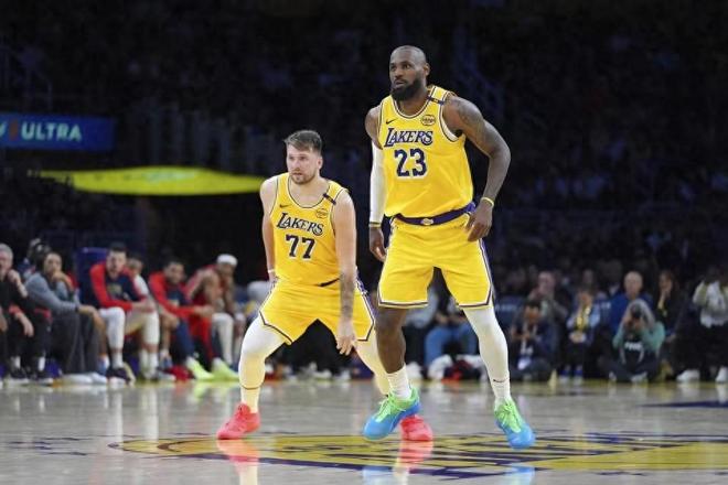 41岁詹皇再夺周最佳！湖人双核伤情成关键，季后赛命运悬而未决