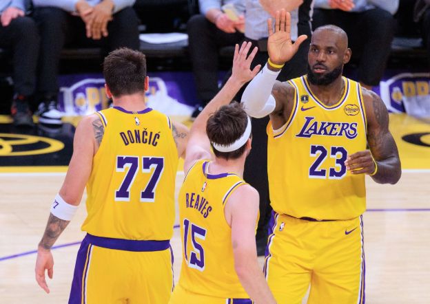 狂野西部！5队差距仅2胜场！湖人4连胜逆袭，勇士已经掉队了