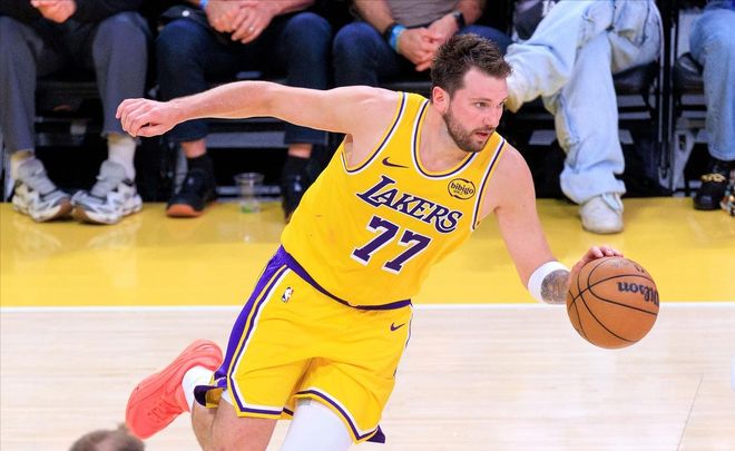 对手和主帅大揭秘，东契奇准三双逼死强迫症，湖人8战7胜重回第三