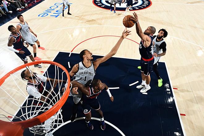 莫名其妙的安排，从任何角度快船都不应该让他留在轮换阵容中了？