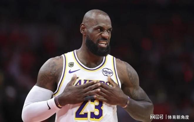 糟糕！湖人要崩！丢掉关键三分，詹姆斯被批无决胜基因
