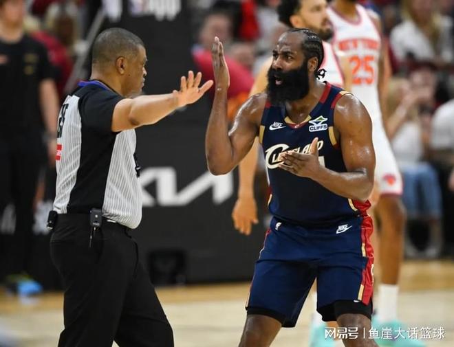 骑士两劣势明显，哈登无可奈何！米切尔错误明显，阿特金森也该批