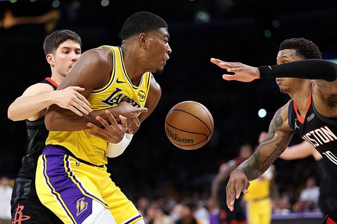 得分全部来自于中远距离投篮！湖人还得提升锋线大将的战术地位？