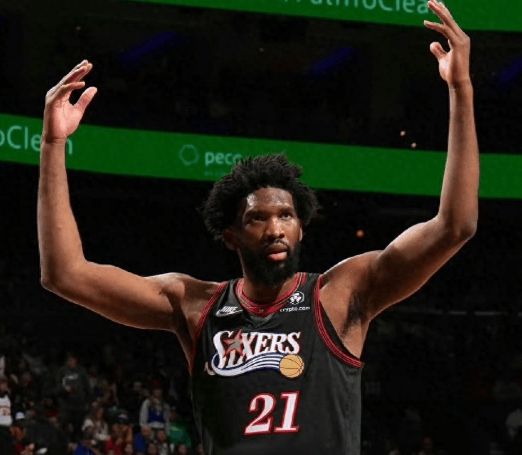 128:96！东部首个赛点诞生，3人狂轰82分拒绝黑7，哈登压力陡增