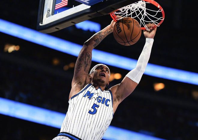 贝恩18+5+9+4班凯罗33分，雄鹿替补双星难救主，魔术豪取四连胜