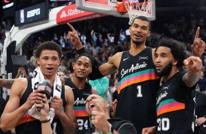 狂胜25分！火箭遭马刺全程吊打，杜兰特也救不了这支火箭队！