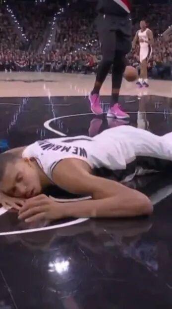 最新消息！文班可能真昏迷了，预计缺阵一周！