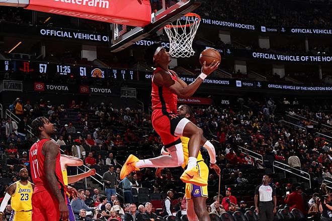 让控卫打中锋，让前锋打控卫，这么搞火箭的进攻能流畅才怪了？