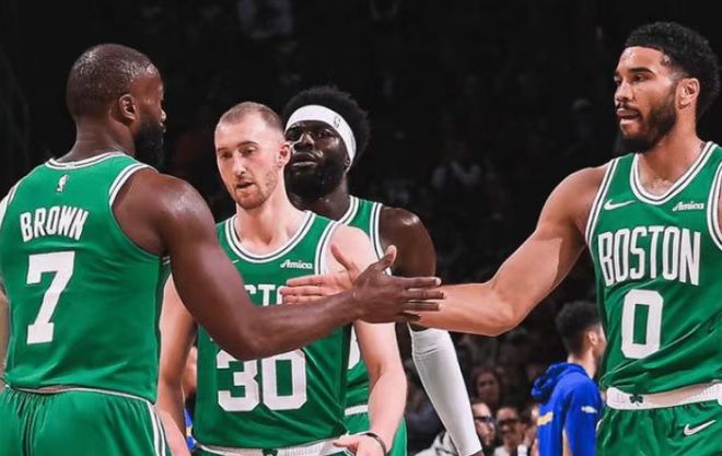 2-1季后赛走势改变！绿军8分险胜，双探花合砍50分，马克西31+4+6