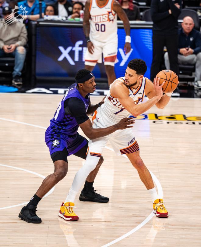 格林8中2布克复出17分，威少16+2+7+4带不动德罗赞，太阳横扫国王