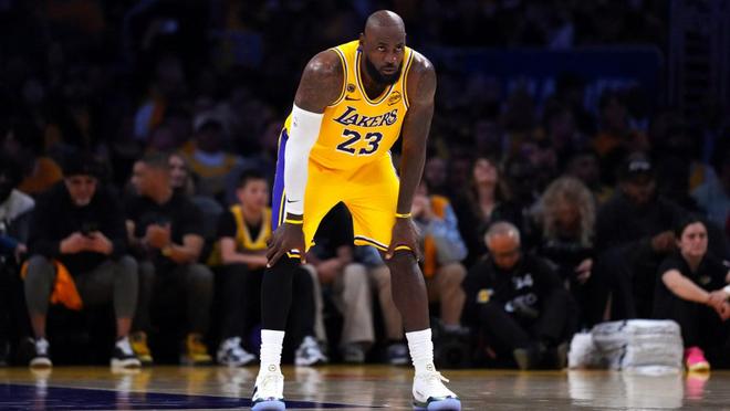 断了，詹姆斯此前连续16场季后赛主场取胜并锁定系列赛胜利的纪录