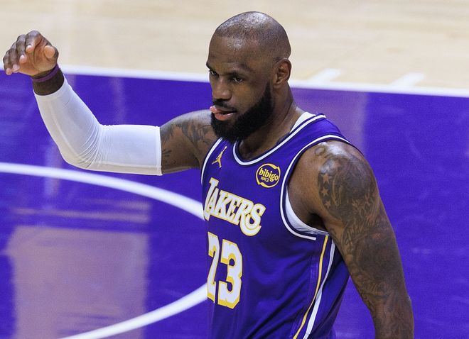 一球不进！单场6记扣篮！41岁老詹刷爆NBA纪录，愈老愈妖