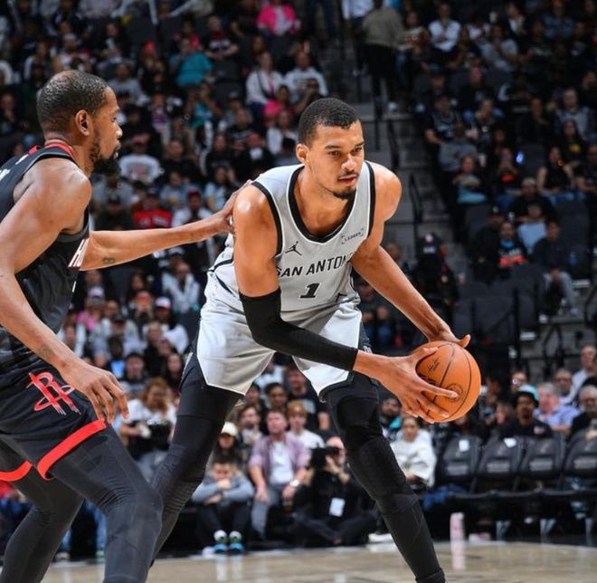 狂输25分！马刺三杀火箭，杜兰特12中7，文班29+4帽打爆申京