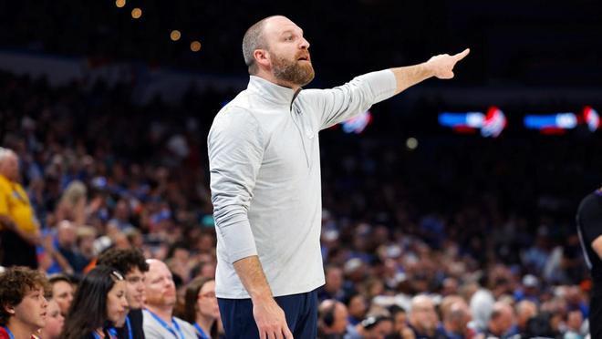 雄鹿队聘请泰勒·詹金斯担任新任主教练，此前曾执教灰熊队