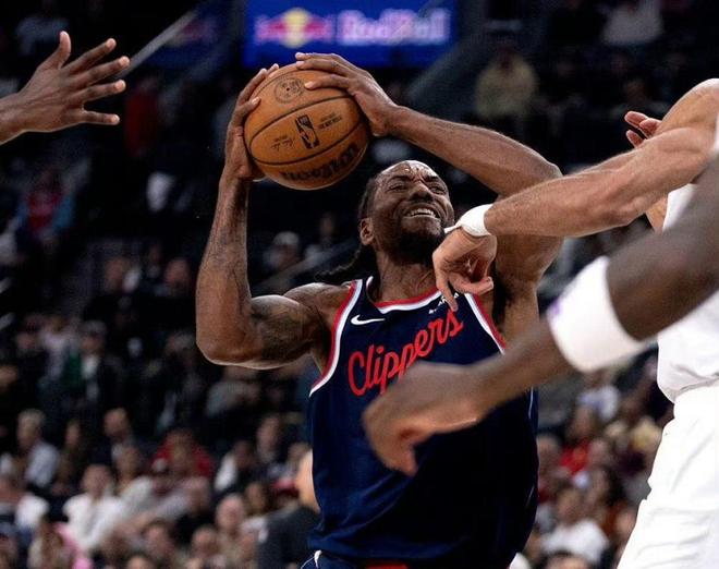 轰45分5板5助！小卡天神下凡，快船25分大胜黑马，状元空砍36+5