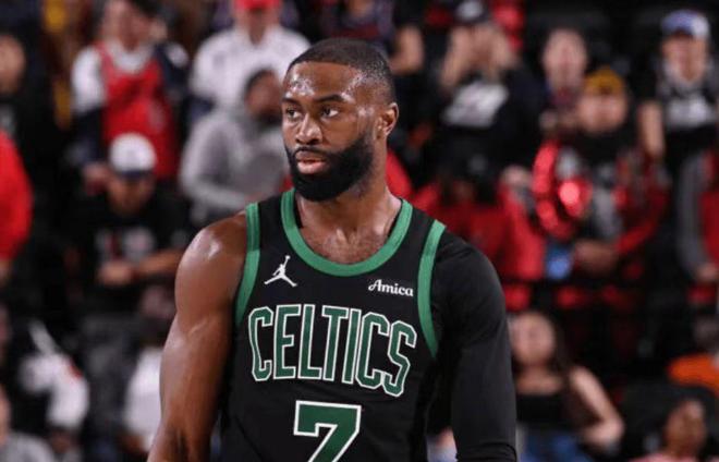 NBA官方罚单：杰伦-布朗出局抨击该调查3名裁判 被罚款5万美元
